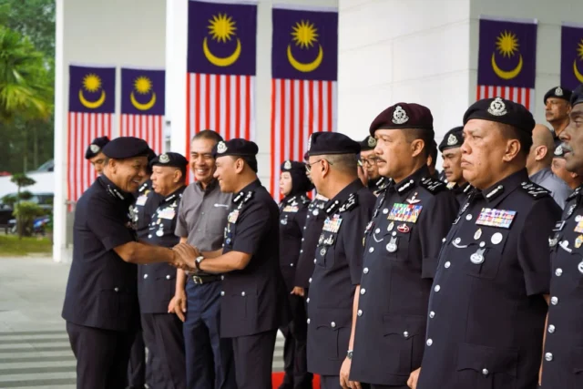 SEMANGAT MERDEKA, JALUR GEMILANG DIKIBARKAN 🇲🇾 

SPANCO turut hadir dalam Program “Flag Off” Sempena Sambutan Bulan Kebangsaan dan Kibar Jalur Gemilang Peringkat Polis Diraja Malaysia (PDRM) Tahun 2026 yang berlangsung di Pekarangan Lobi Menara 1, Ibu Pejabat PDRM Bukit Aman.

Program telah disempurnakan oleh Ketua Polis Negara, Tan Sri Dato' Seri Hj. Mohd Khalid Hj. Ismail, sebagai simbolik pelancaran sambutan Bulan Kebangsaan dan Kibar Jalur Gemilang Peringkat PDRM Tahun 2026.

Turut hadir mewakili SPANCO ialah Ketua Pegawai Eksekutif, Dato' Azman bin Hj. Idris dan Ketua Pegawai Operasi, En. Shaheeran Jalalludin. 

Semoga kibaran Jalur Gemilang terus menyemarakkan semangat patriotisme, perpaduan dan rasa cinta terhadap tanah air 🇲🇾

Ayuh, kibarkan Jalur Gemilang dan semarakkan semangat Merdeka!

#SPANCO #SentiasaBersamaMu #Merdeka2026 #BulanKebangsaan2026 #KibarJalurGemilang